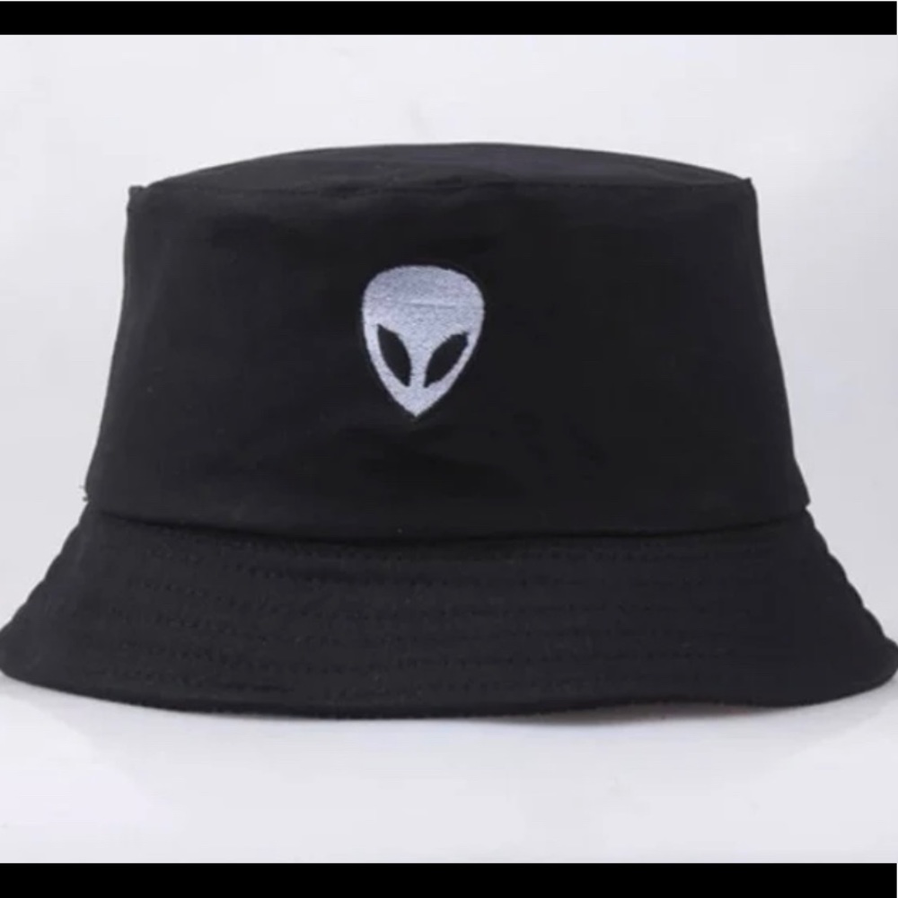ALIEN BUCKET HAT